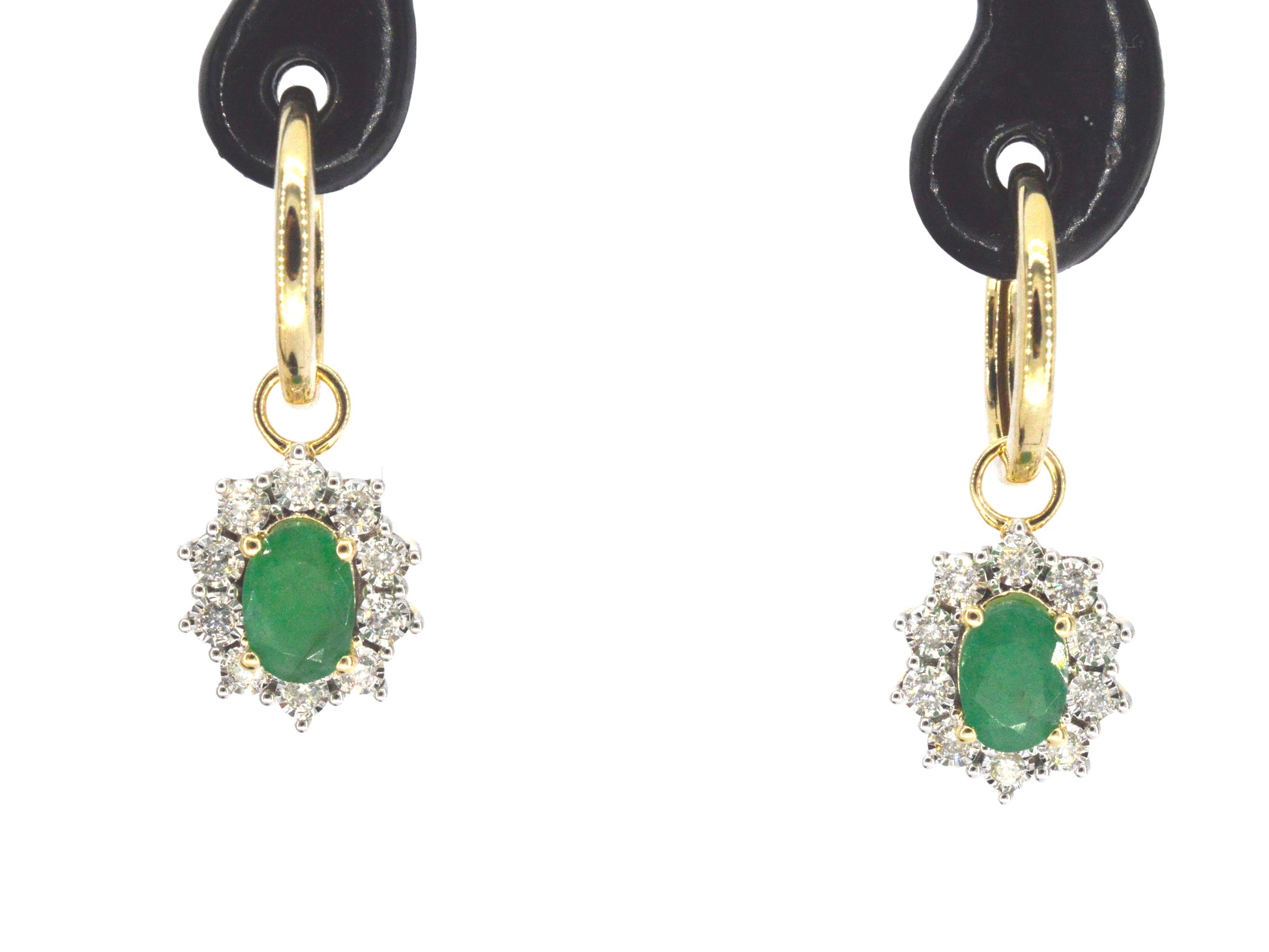 Gouden oorhangers met natuurlijke diamanten en smaragden