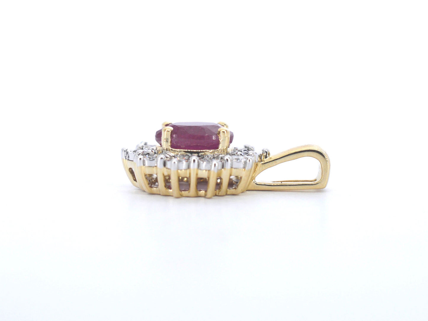 Gouden hanger met diamanten en robijn