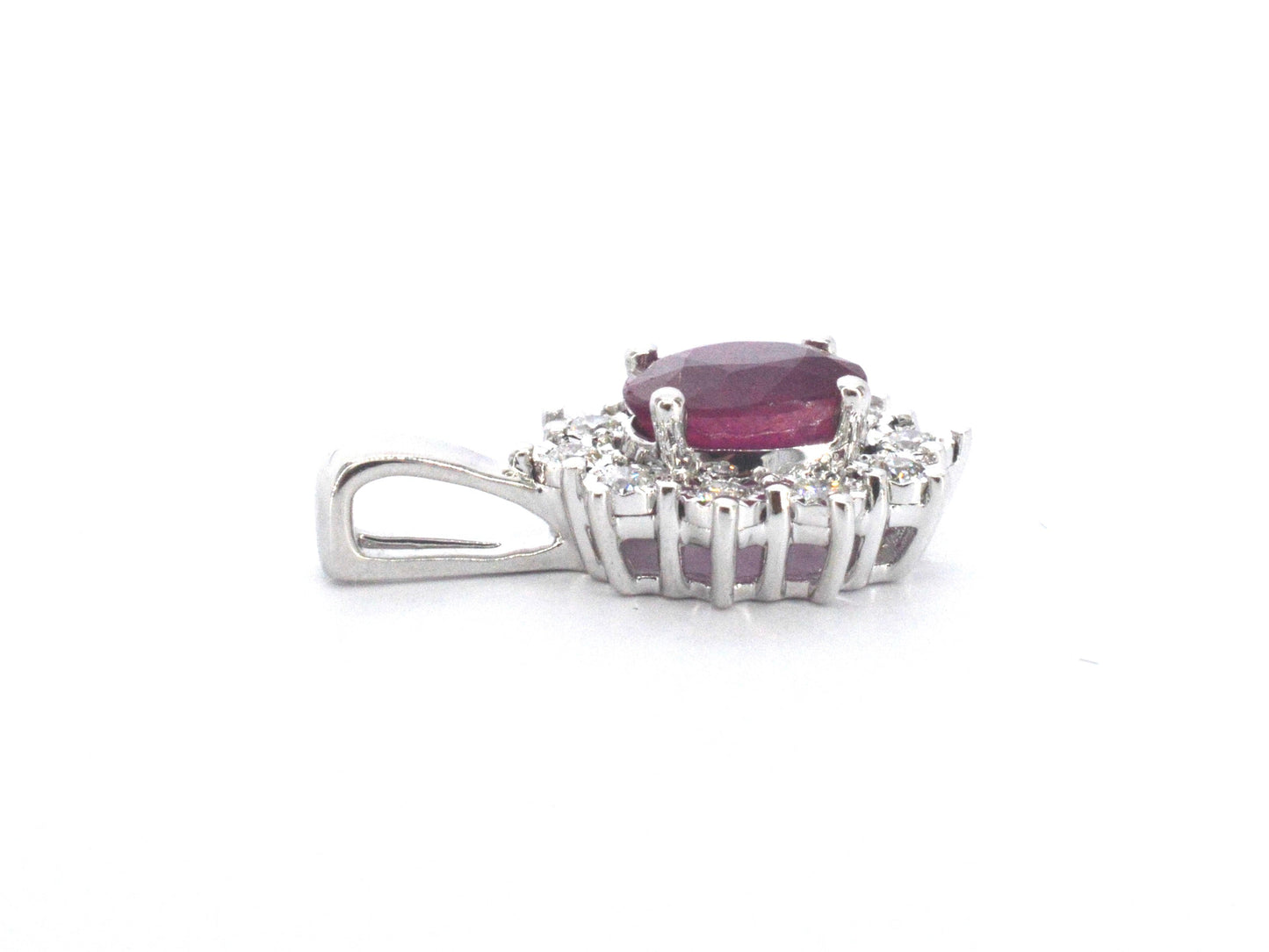 Witgouden hanger met natuurlijke diamanten en robijn