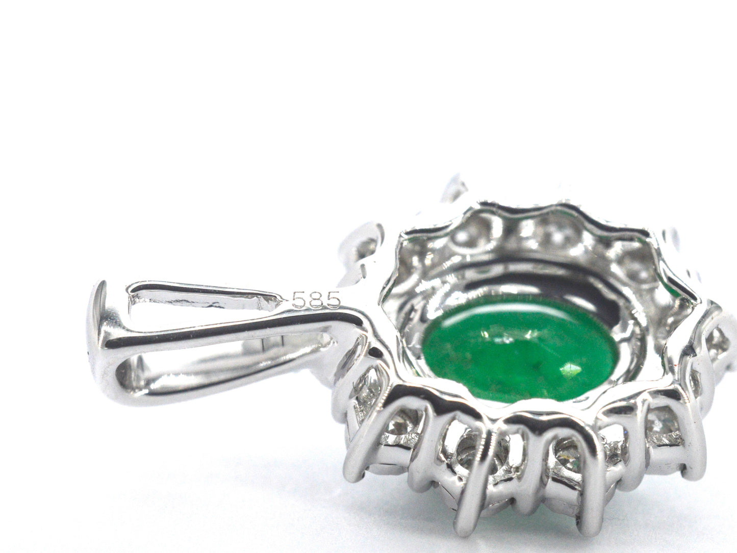 Witgouden hanger met natuurlijke diamanten en smaragd