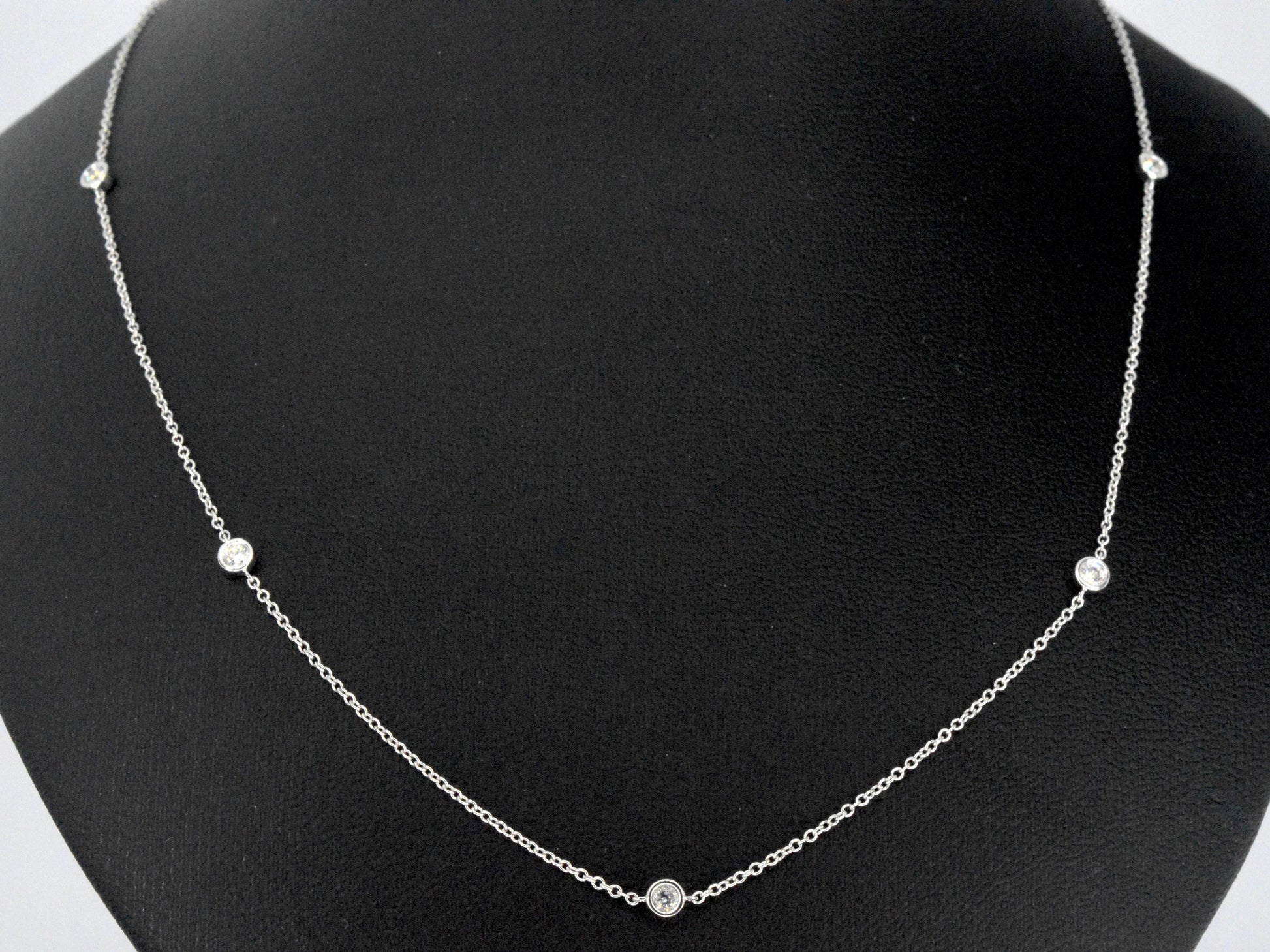 Witgouden halscollier met natuurlijke diamanten