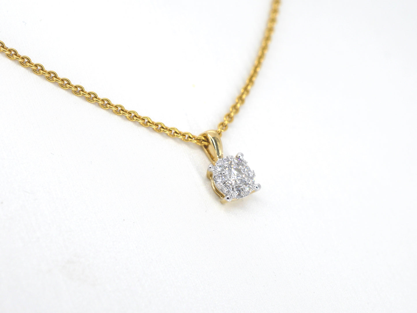 Gouden hanger met diamanten