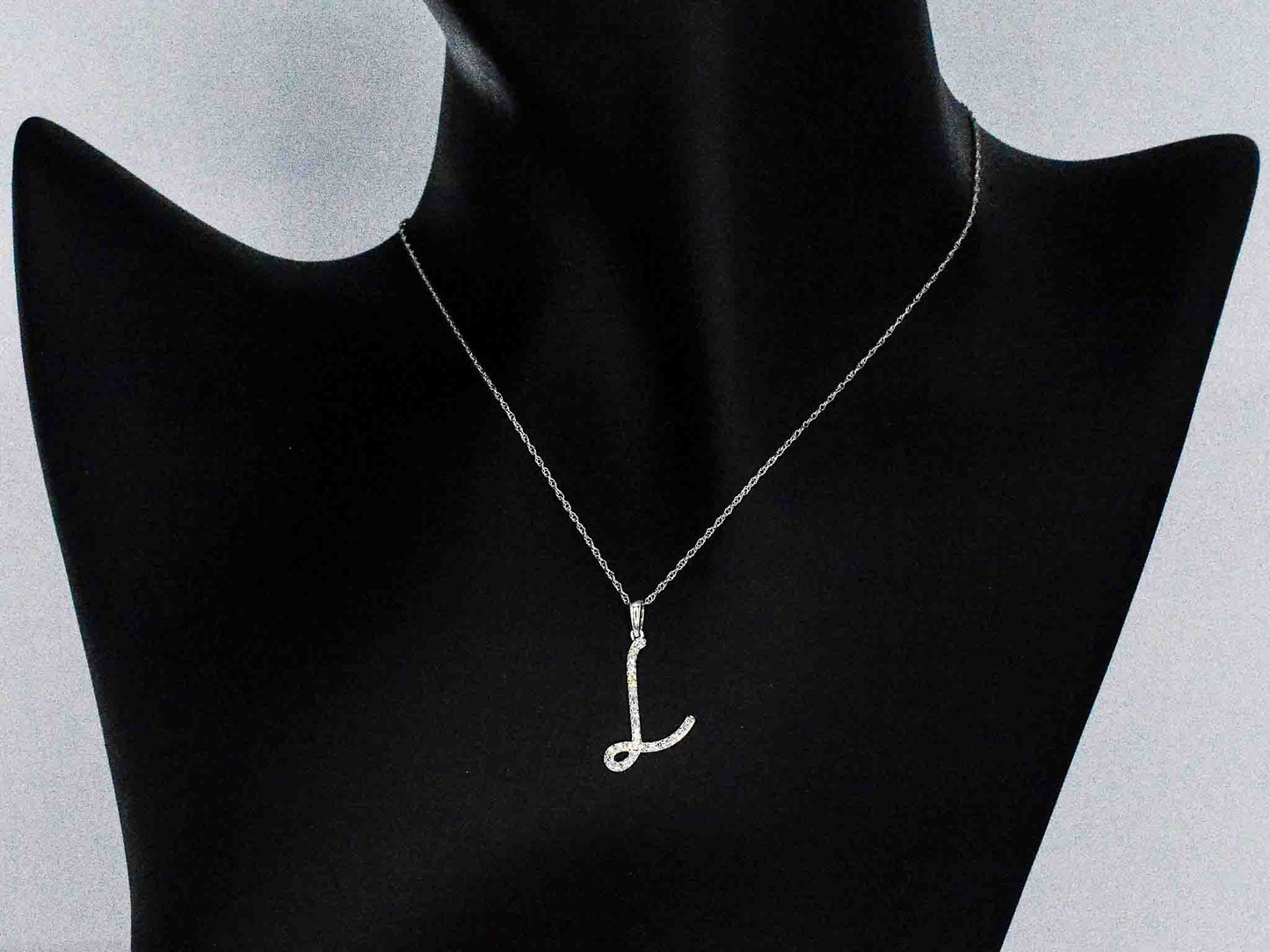 Hanger met echte natuurlijke diamanten in de letter L