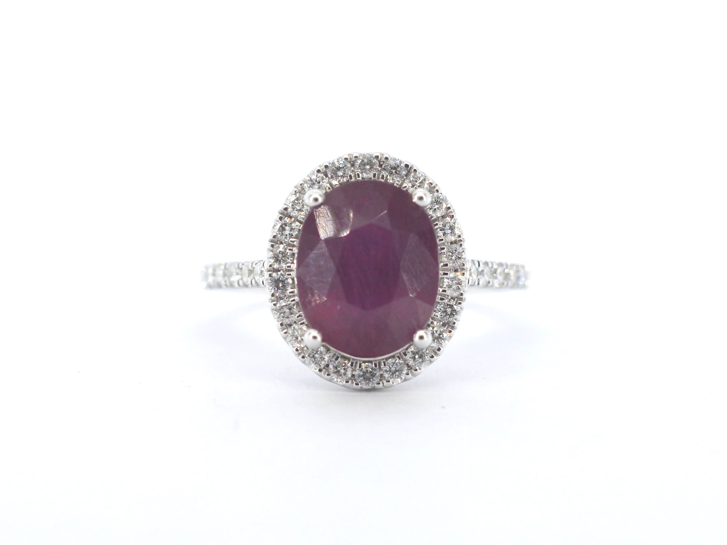 Witgouden entourage ring met diamanten en robijn