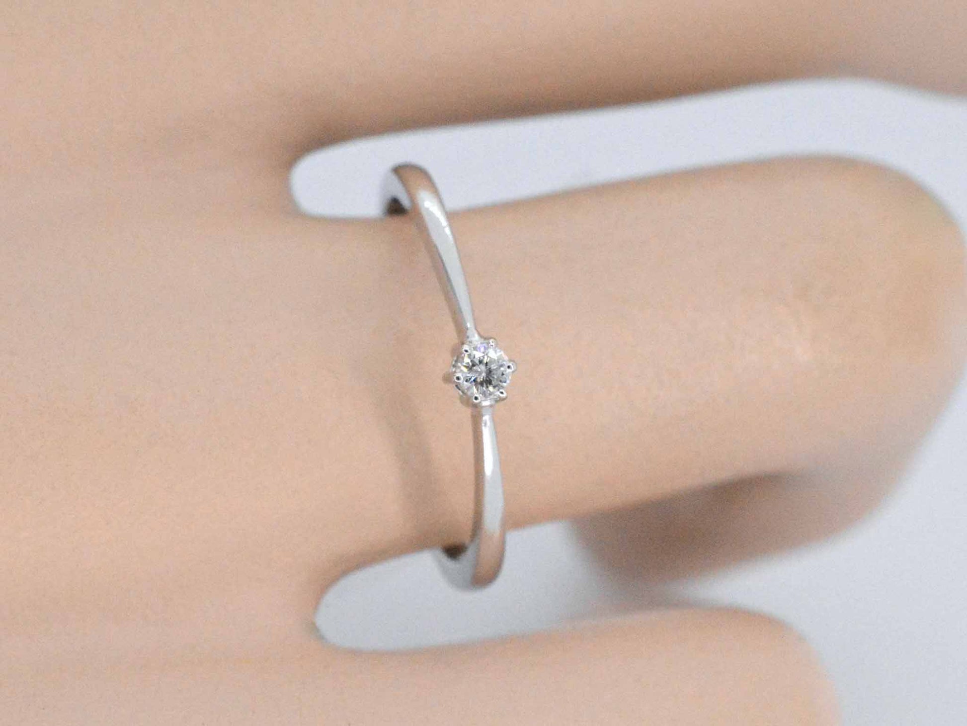 Witgouden ring solitaire met een briljant geslepen diamant