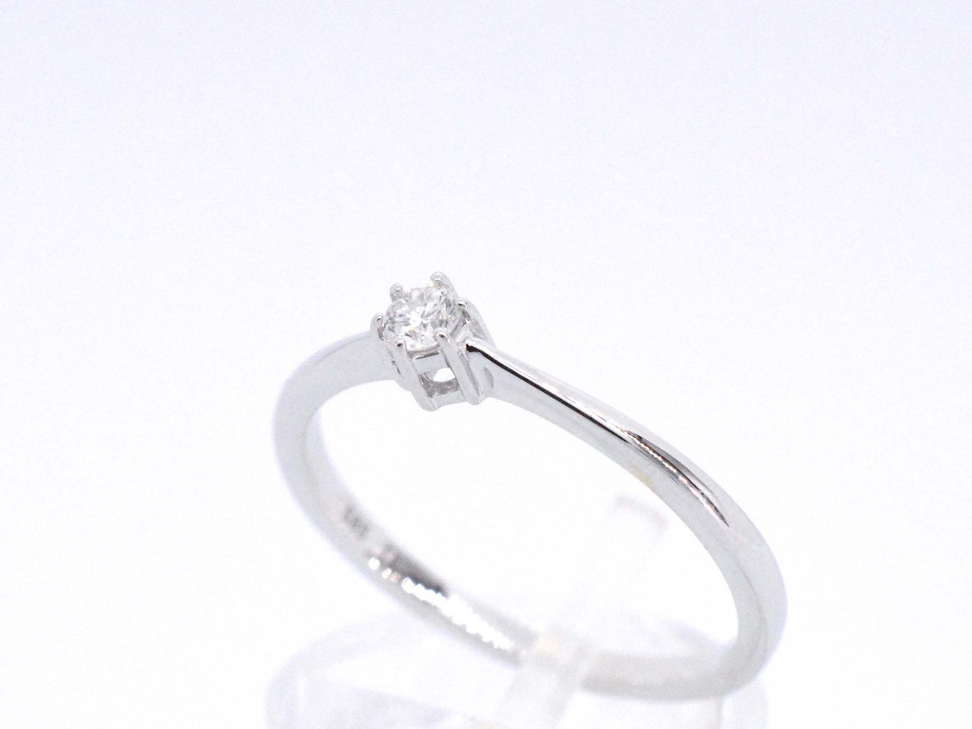 Witgouden ring solitaire met een briljant geslepen diamant 2502-1