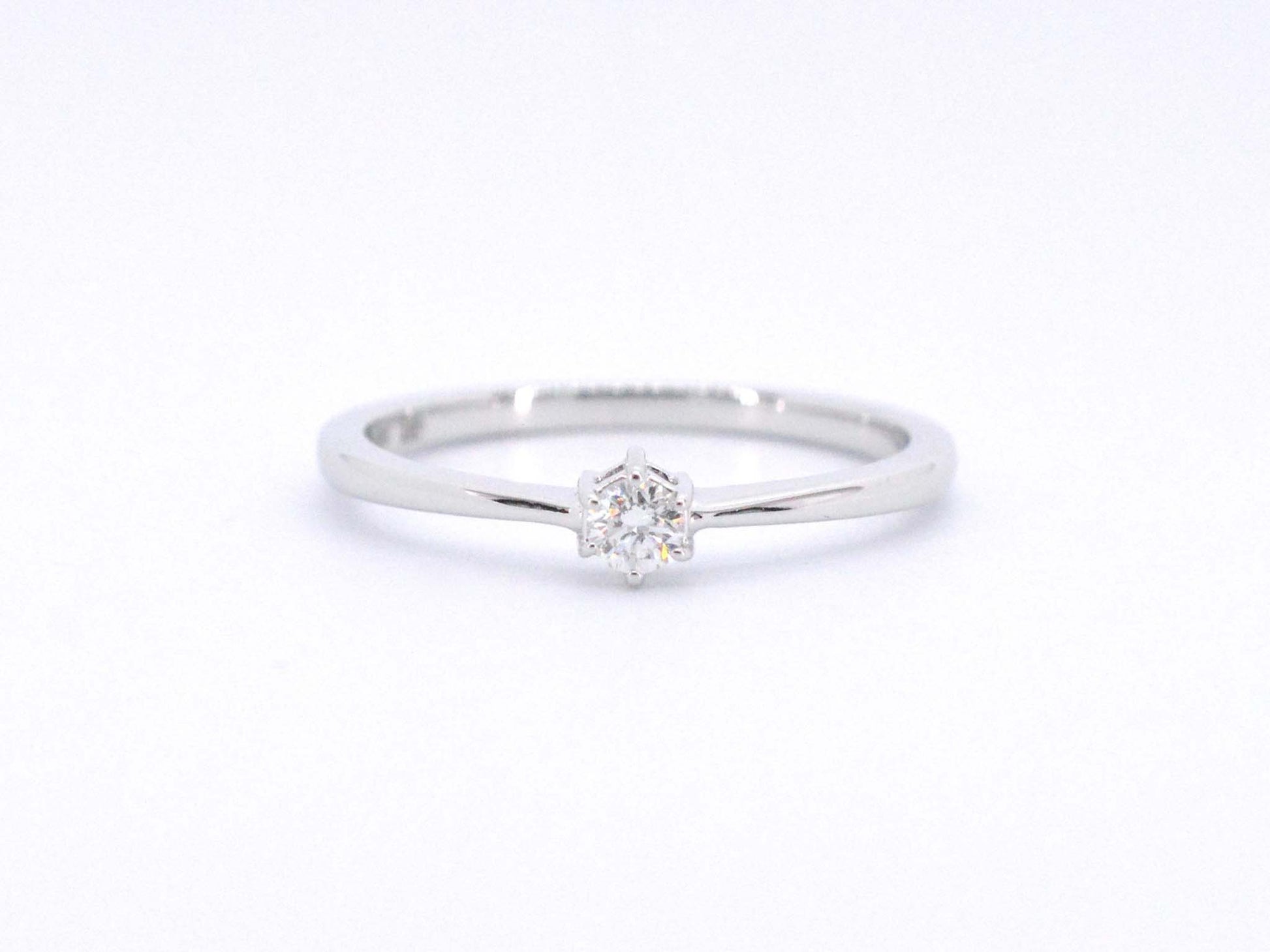 Witgouden ring solitaire met een briljant geslepen diamant 2502-4