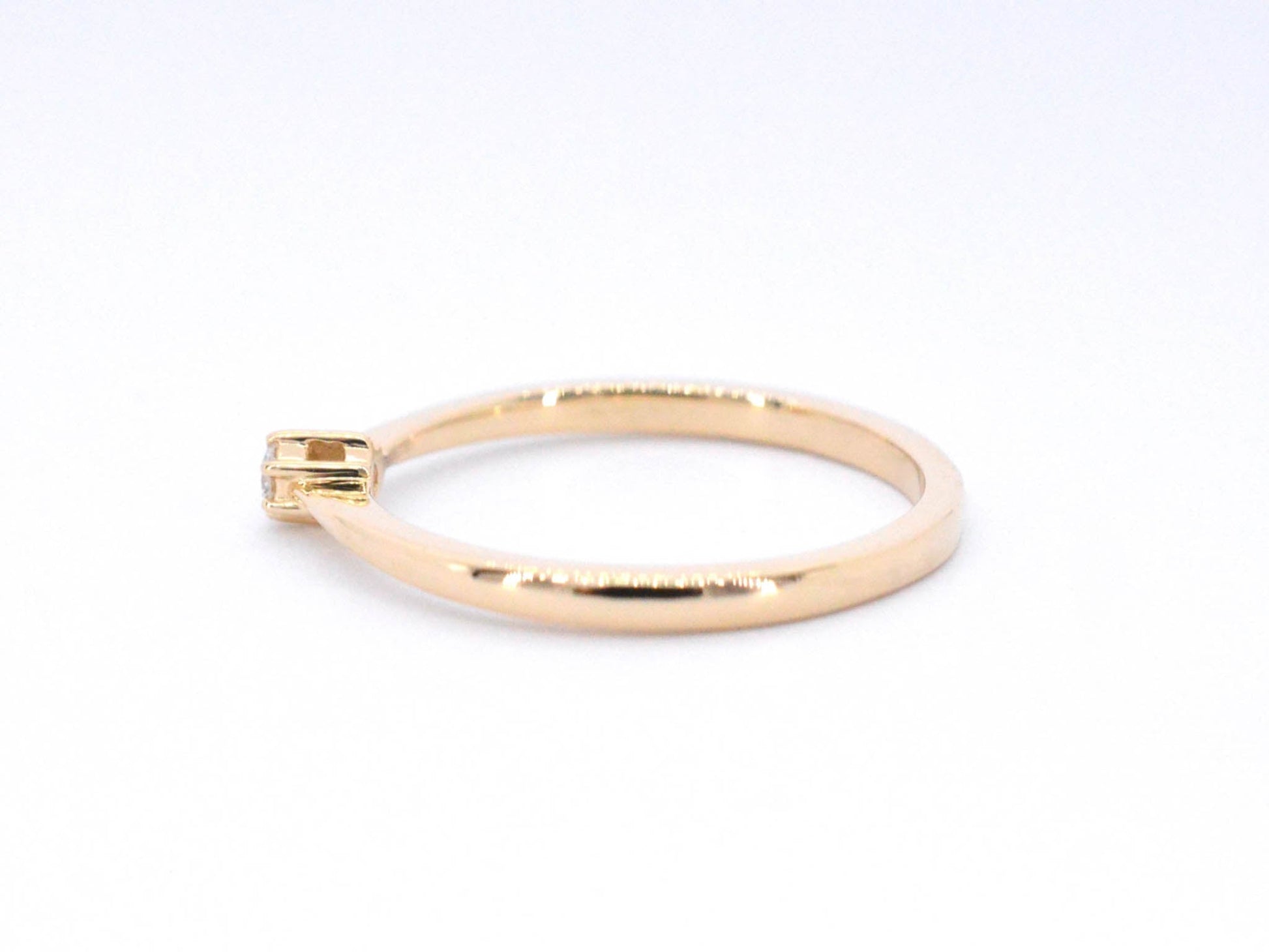 Gouden ring solitaire met een briljant geslepen diamant 2504-3