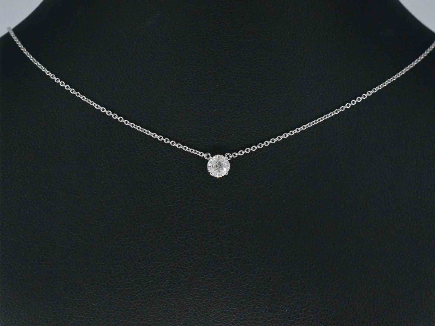 Witgouden ketting en hanger met diamant