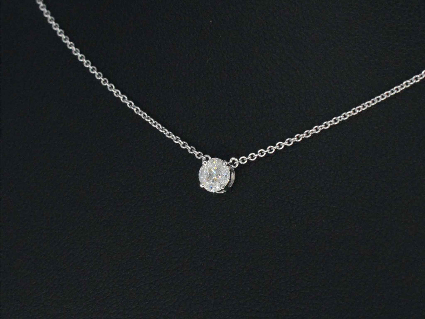 Witgouden ketting en hanger met diamant