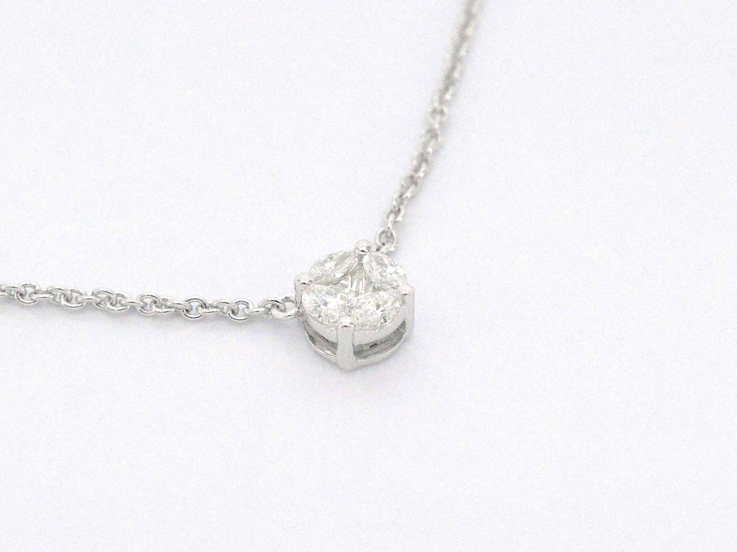 Witgouden ketting en hanger met diamant