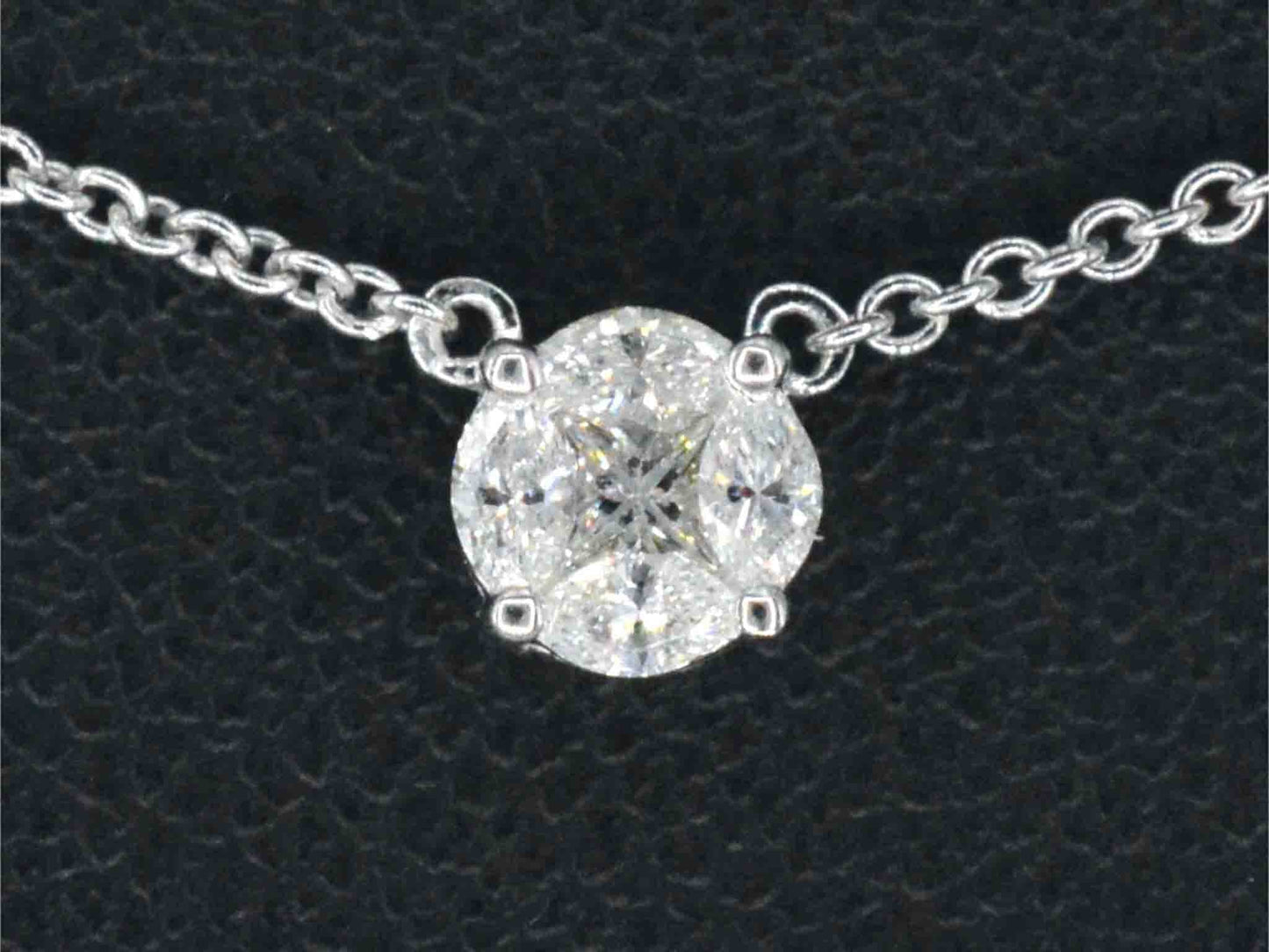 Witgouden ketting en hanger met diamant