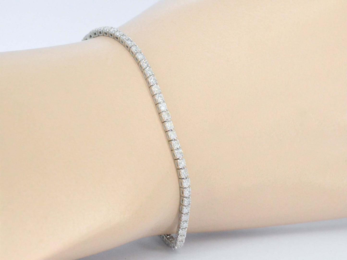 Witgouden armband met diamanten 2.30 carat