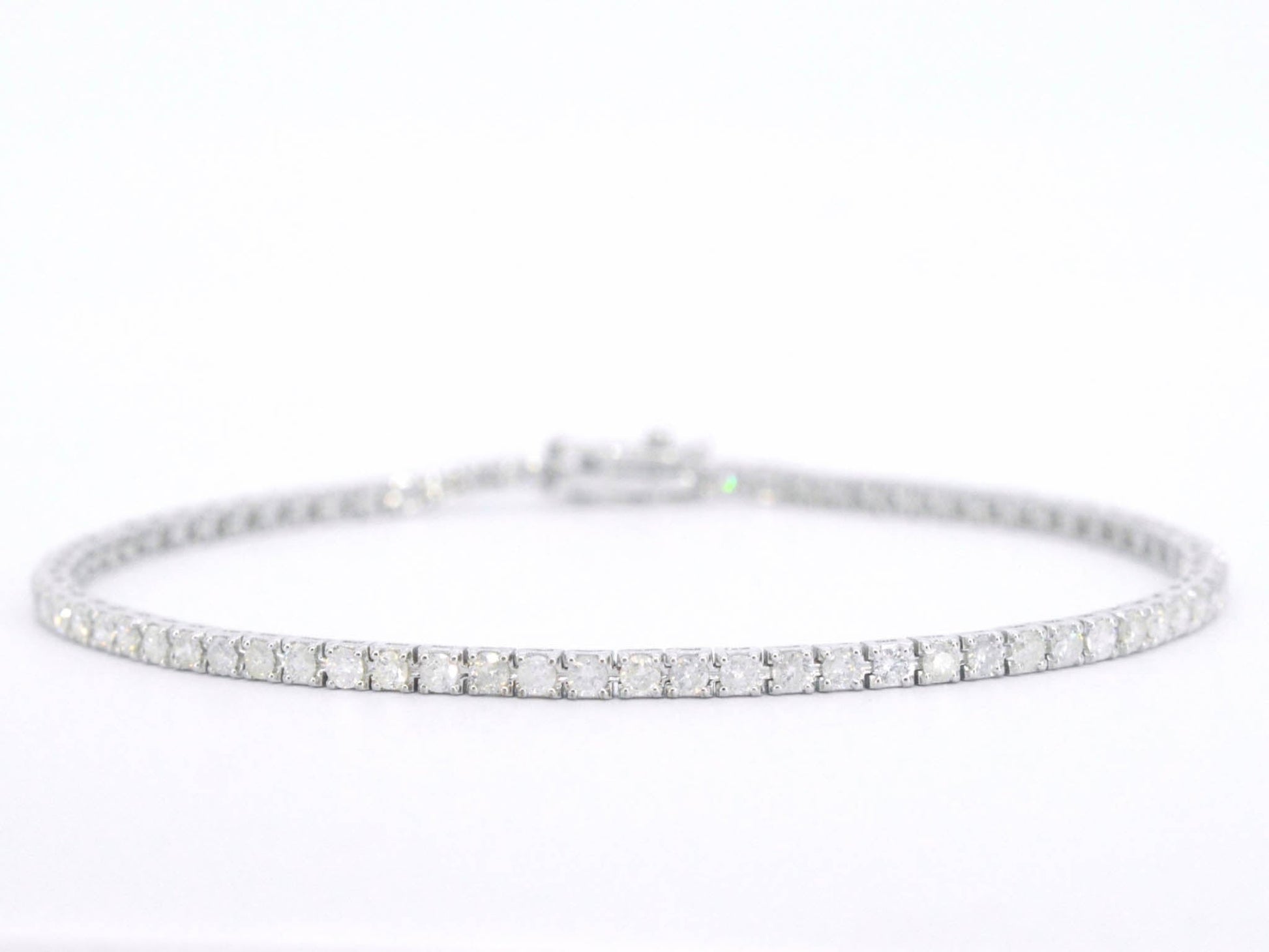 Witgouden armband met diamanten 2.30 carat