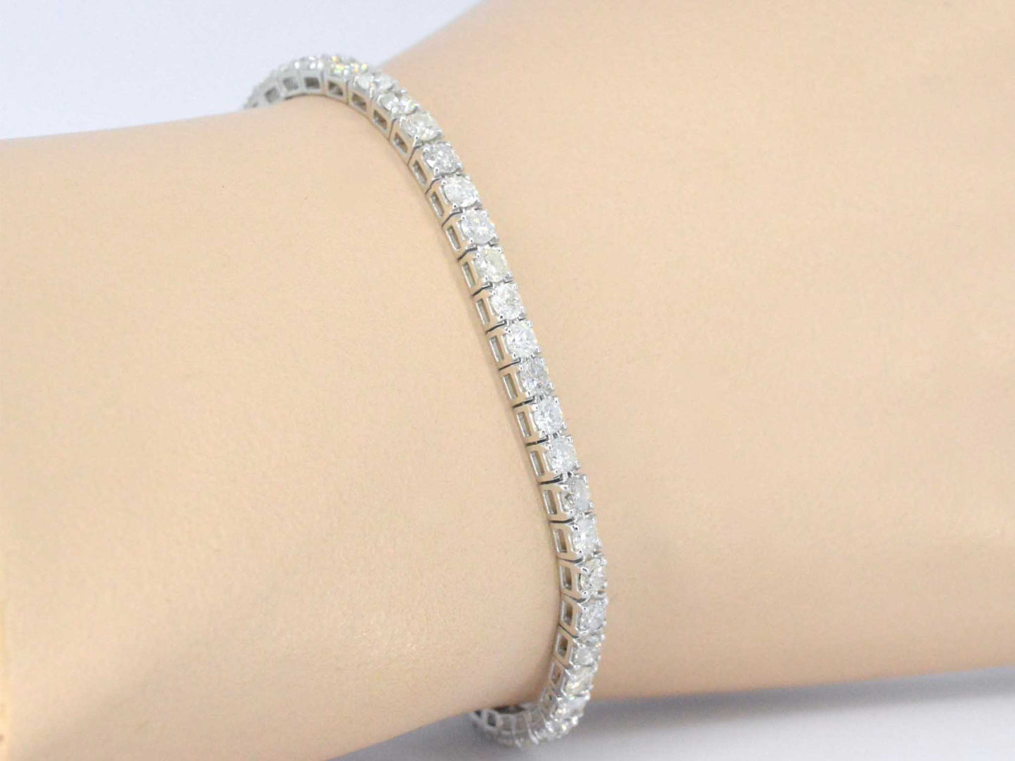 Witgouden armband met diamanten 5.40 carat