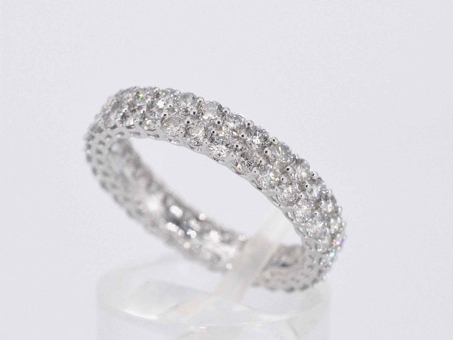 Witgouden eternity ring met diamanten