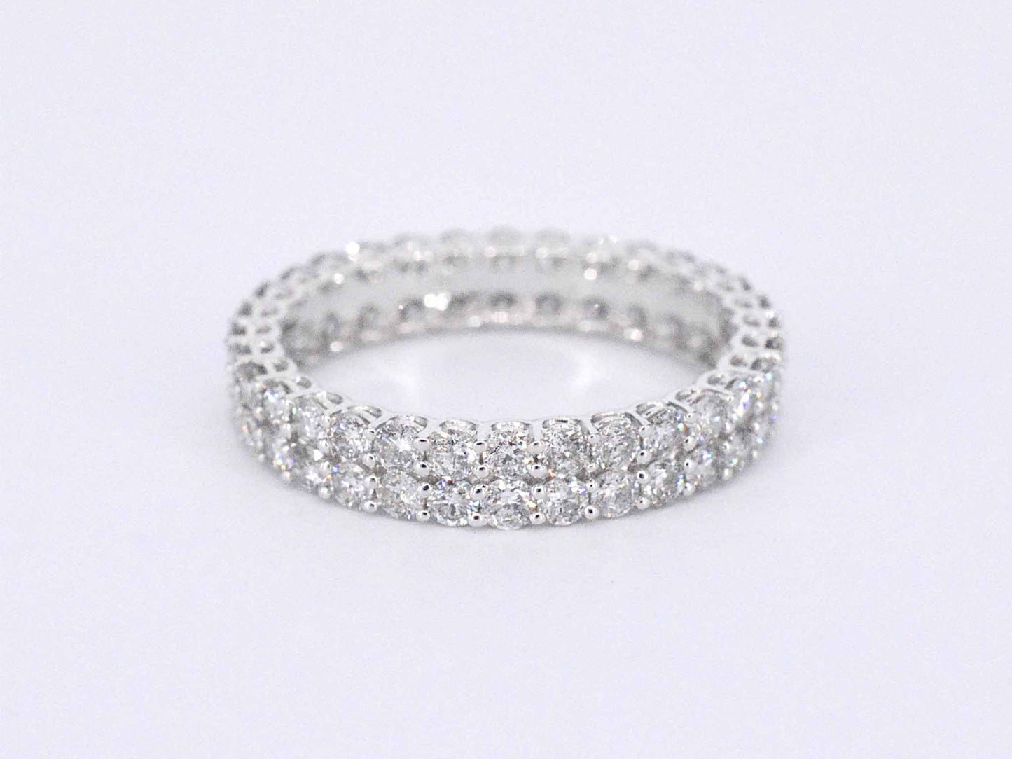 Witgouden eternity ring met diamanten