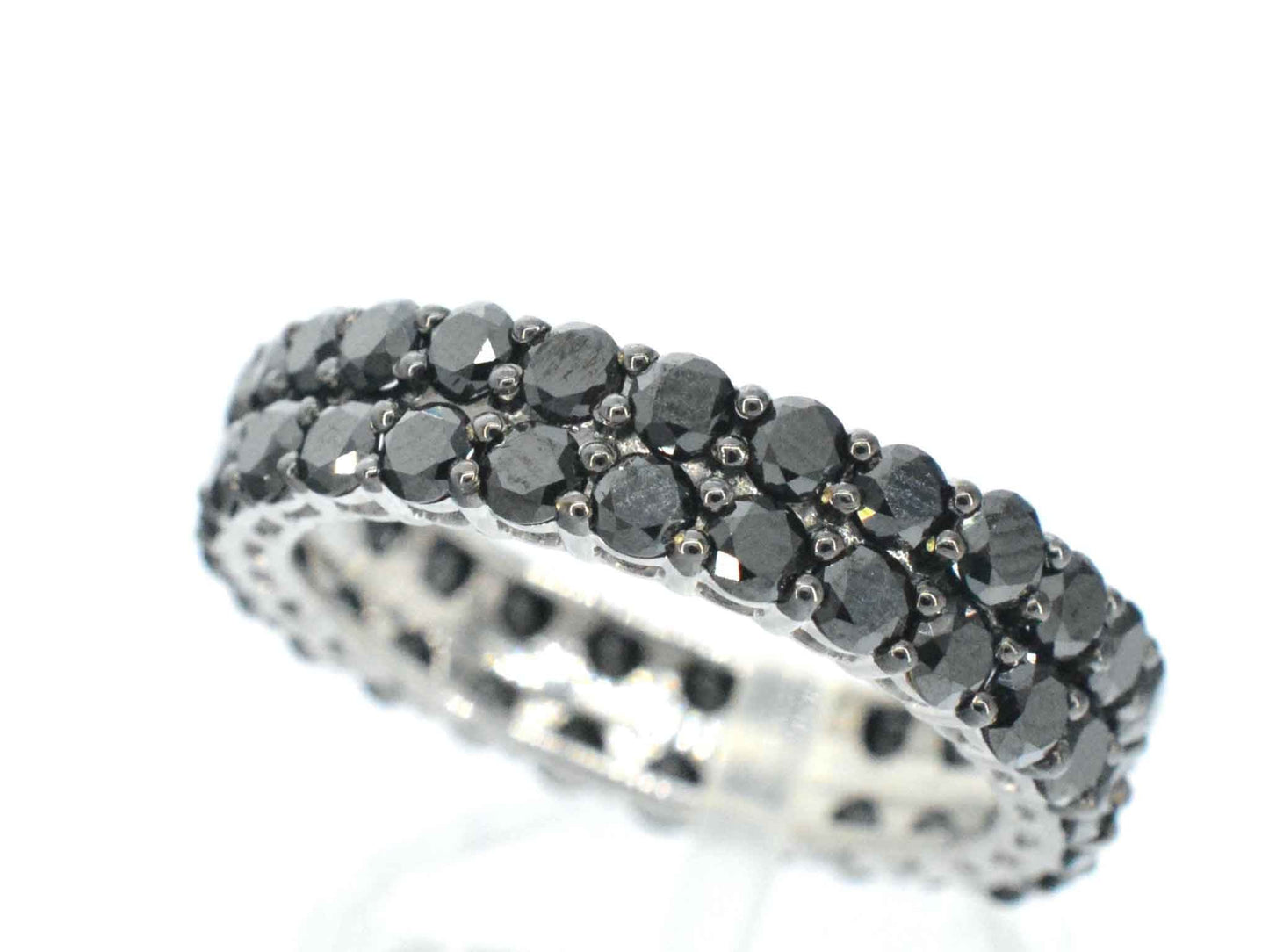 Witgouden eternity ring met zwarte diamanten