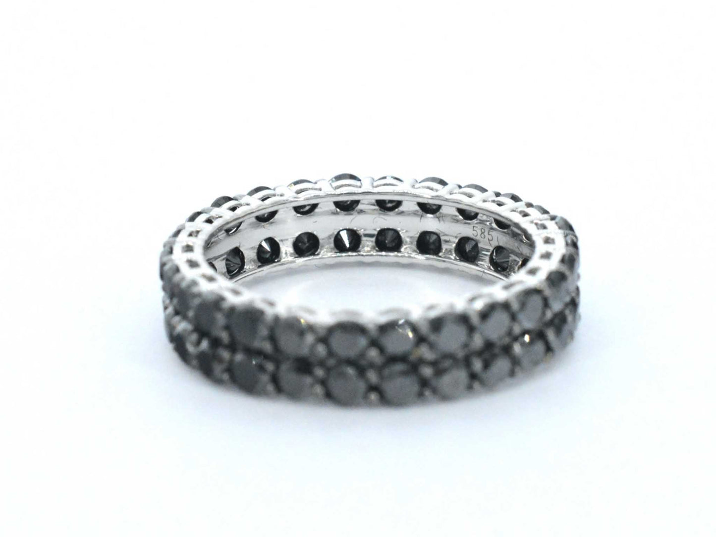 Witgouden eternity ring met zwarte diamanten