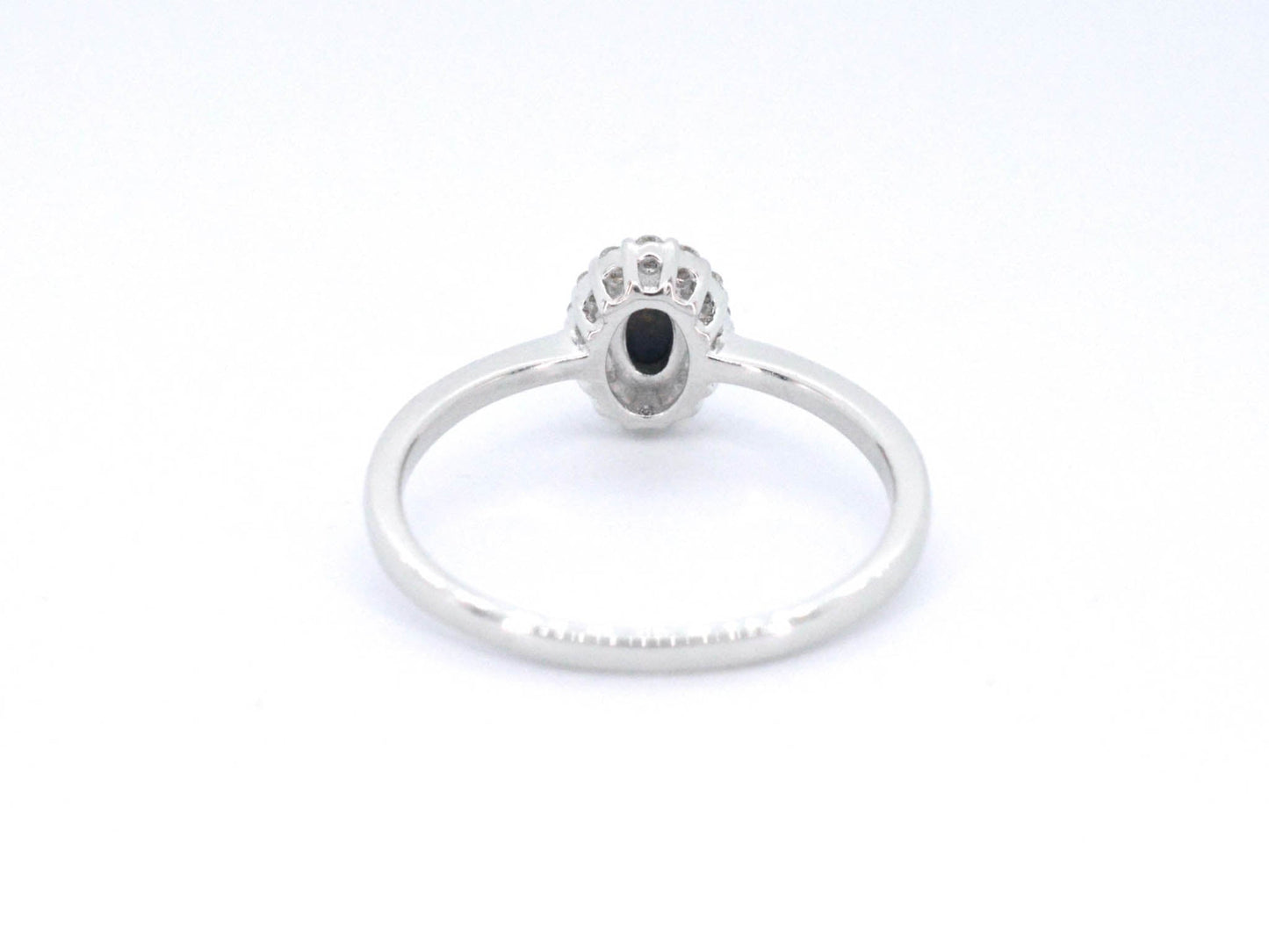 Witgouden entourage ring met diamanten en natuurlijke opaal