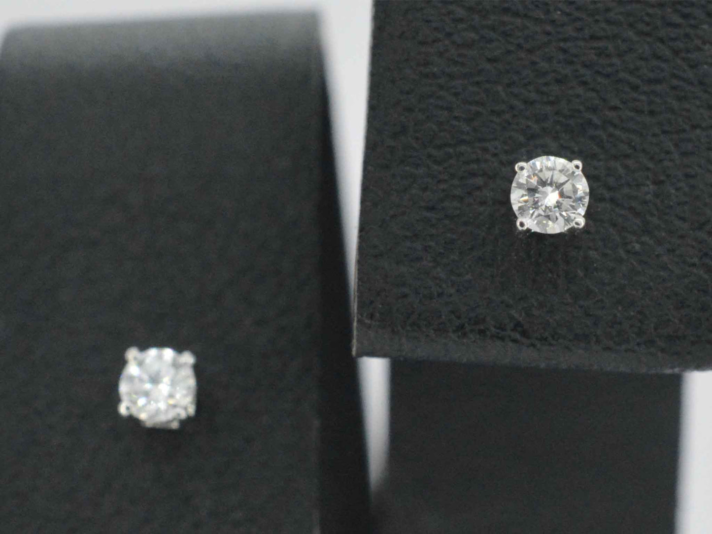 Witgouden oorbellen met diamant