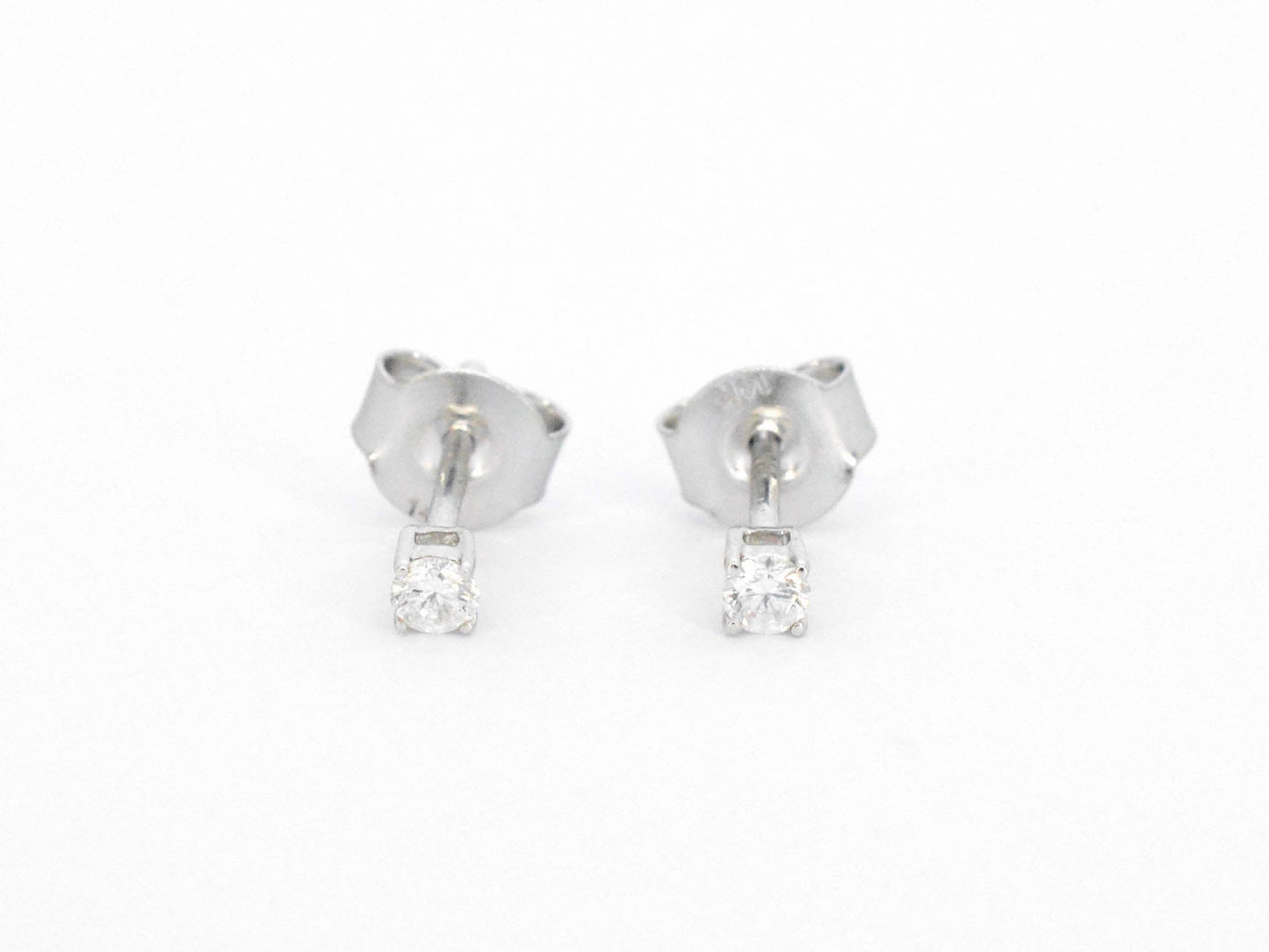 Witgouden oorbellen met diamant