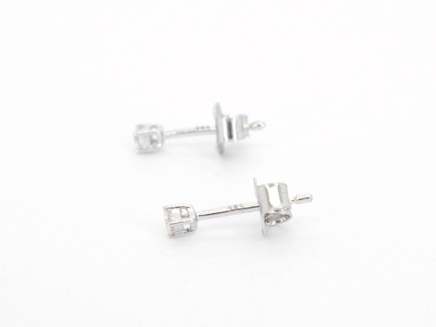 Witgouden oorbellen met diamant