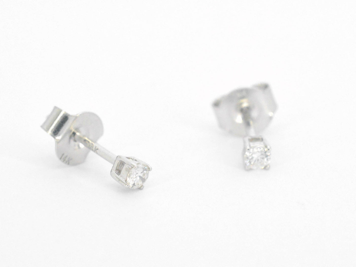 Witgouden oorbellen met diamant