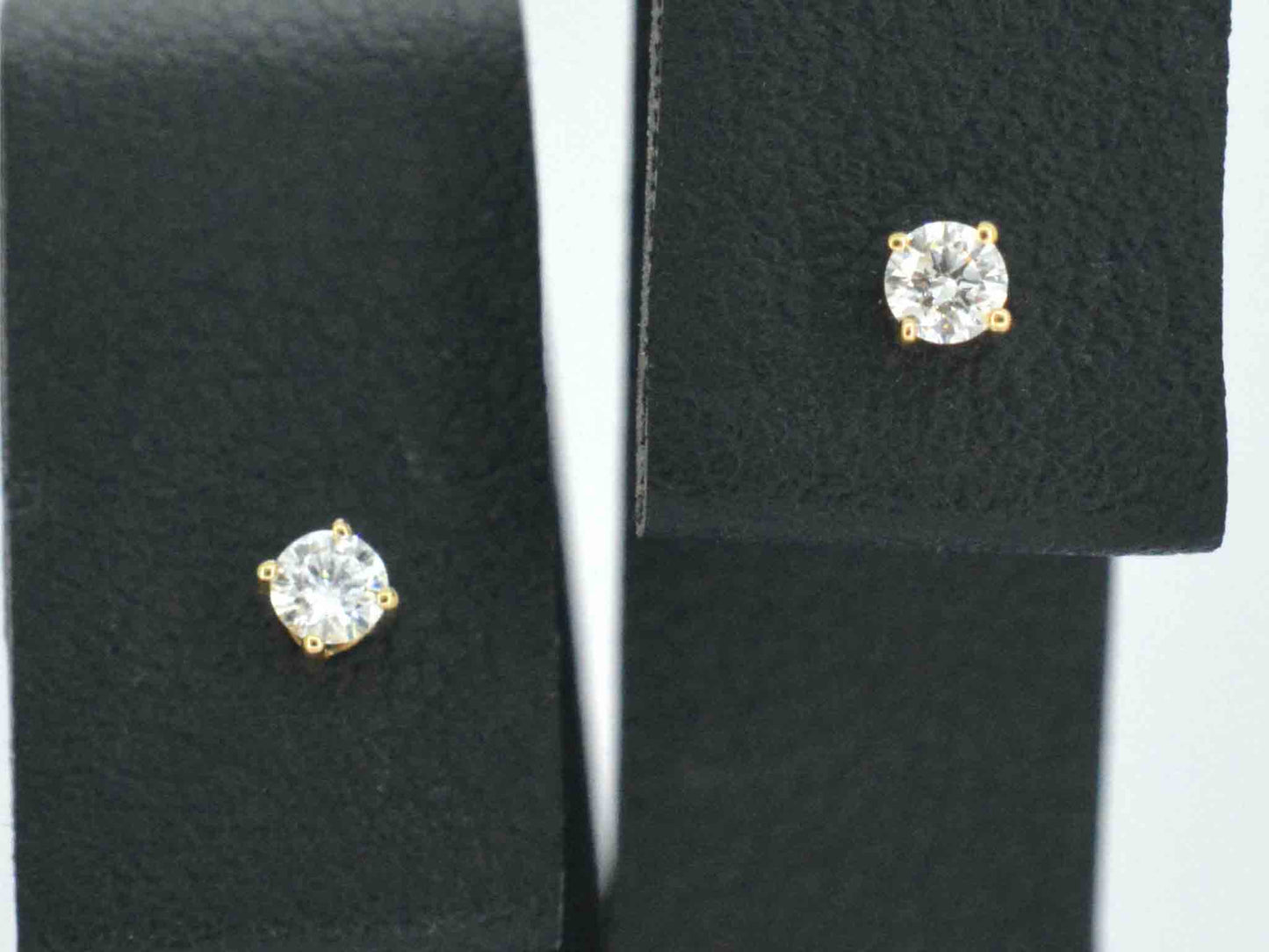 Gouden oorbellen met diamant