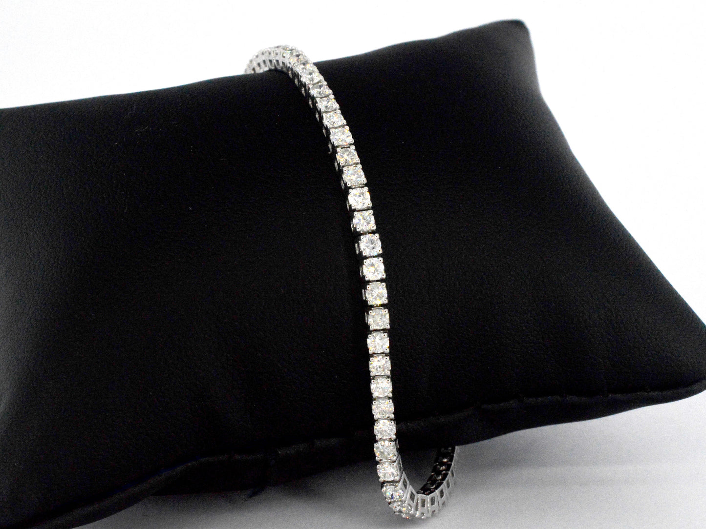Witgouden armband met diamanten 3.50 carat