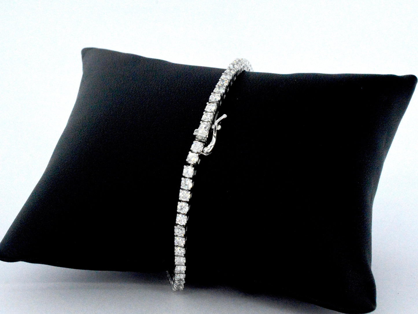 Witgouden armband met diamanten 3.50 carat