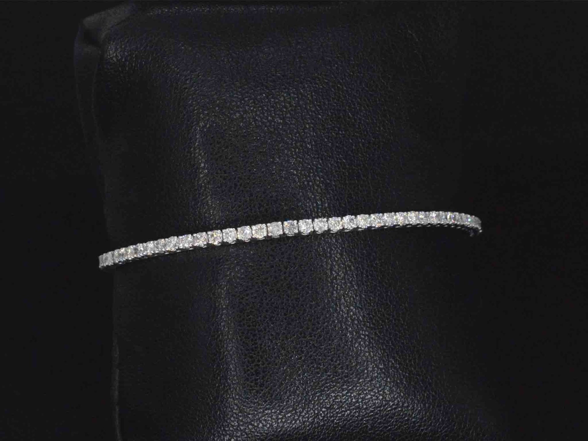 Witgouden flexibele armband met diamant 2.50 carat