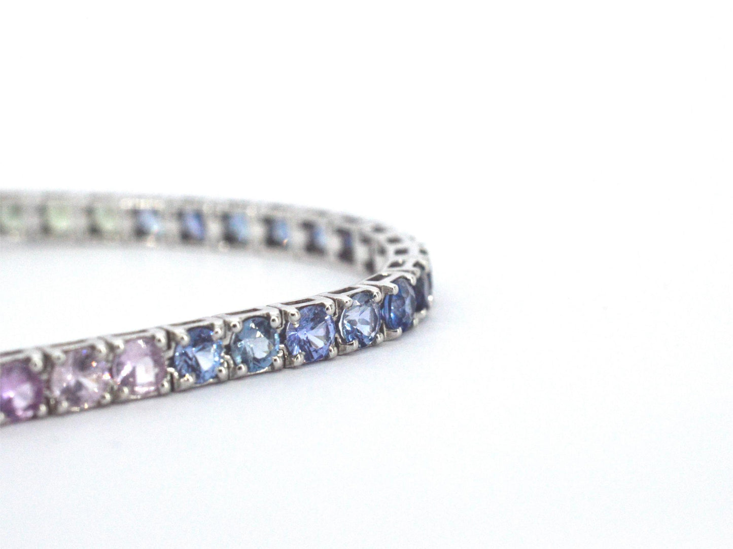 Gouden tennisarmband met 8.50 carat saffieren
