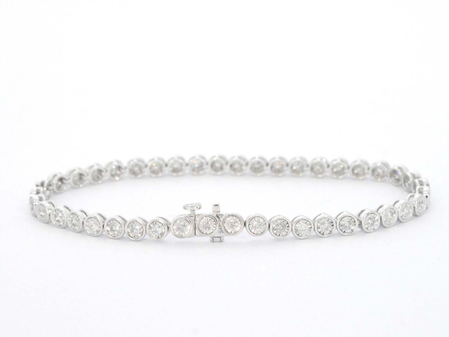 Witgouden armband vol met diamanten gezet