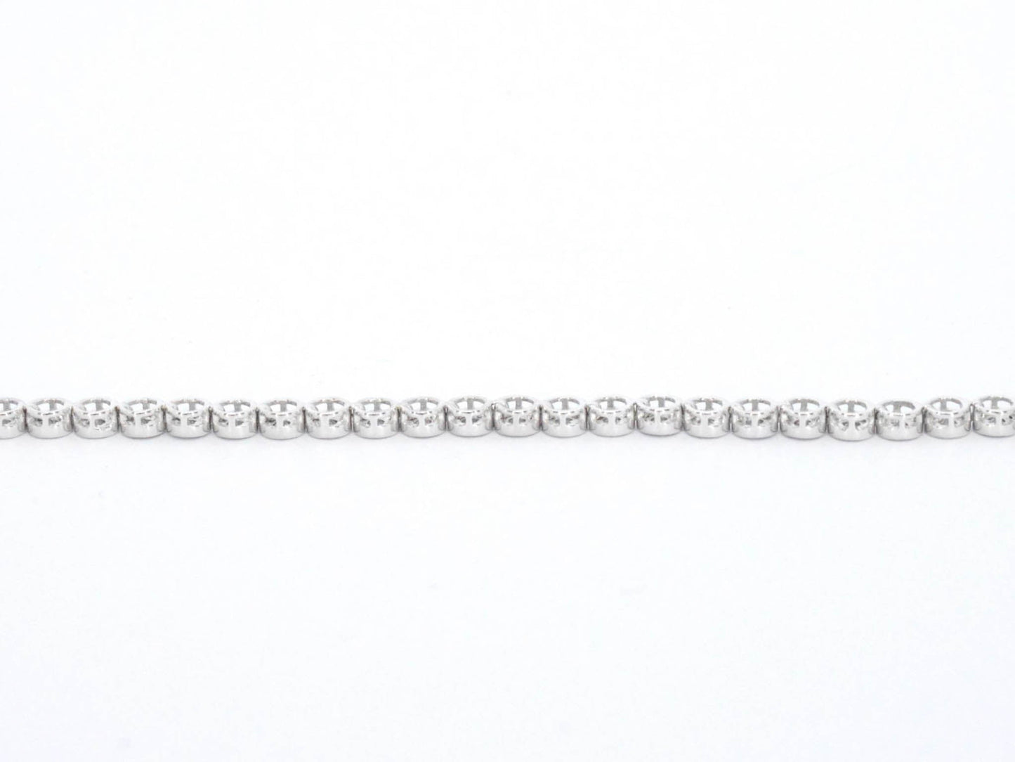 Witgouden armband vol met diamanten gezet