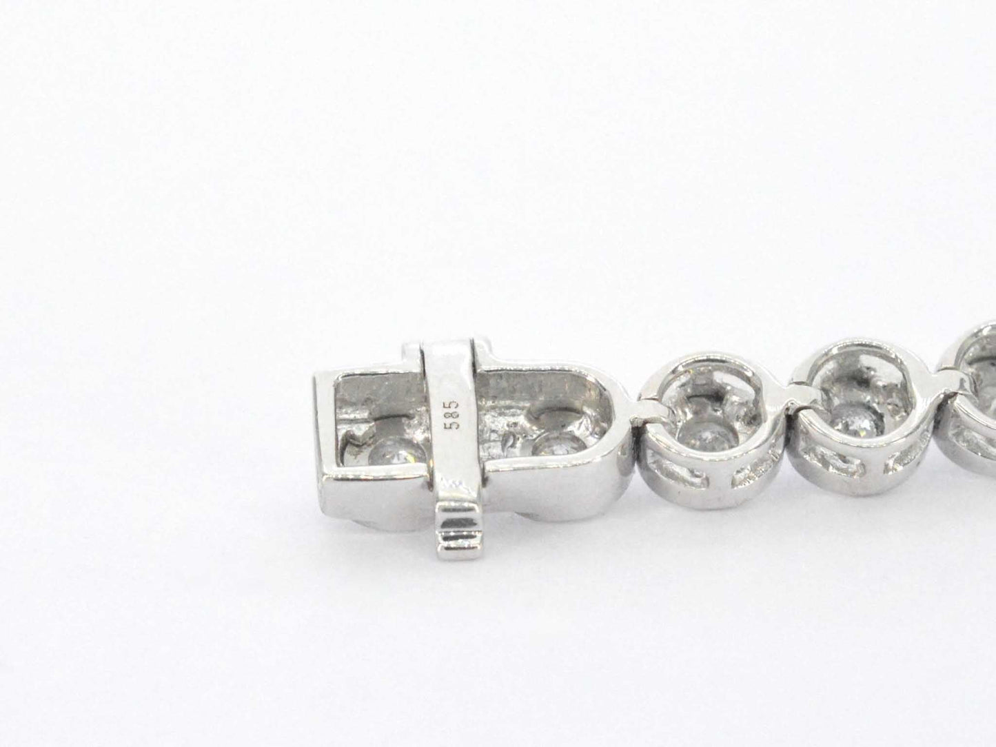 Witgouden armband vol met diamanten gezet