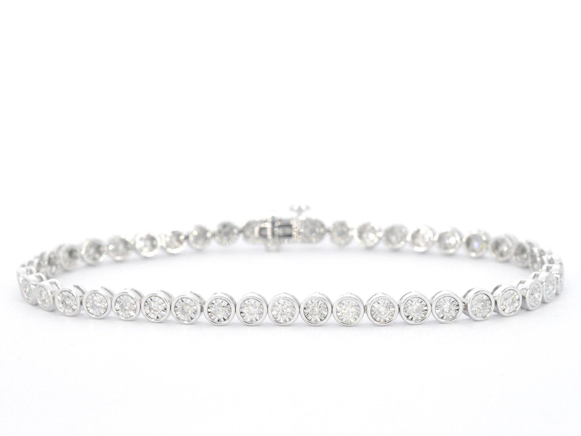 Witgouden armband vol met diamanten gezet