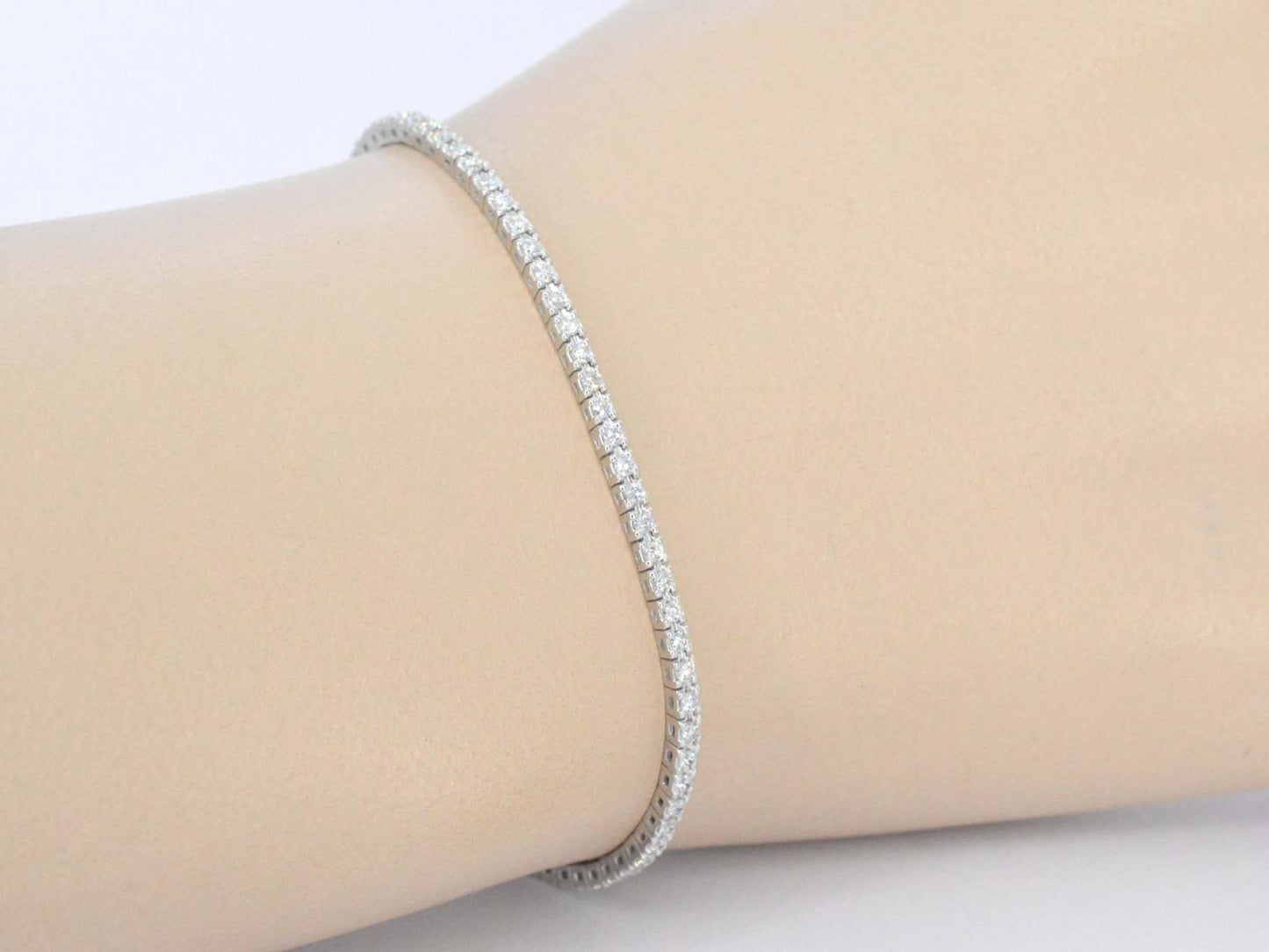 Witgouden armband met diamanten 1.20 carat