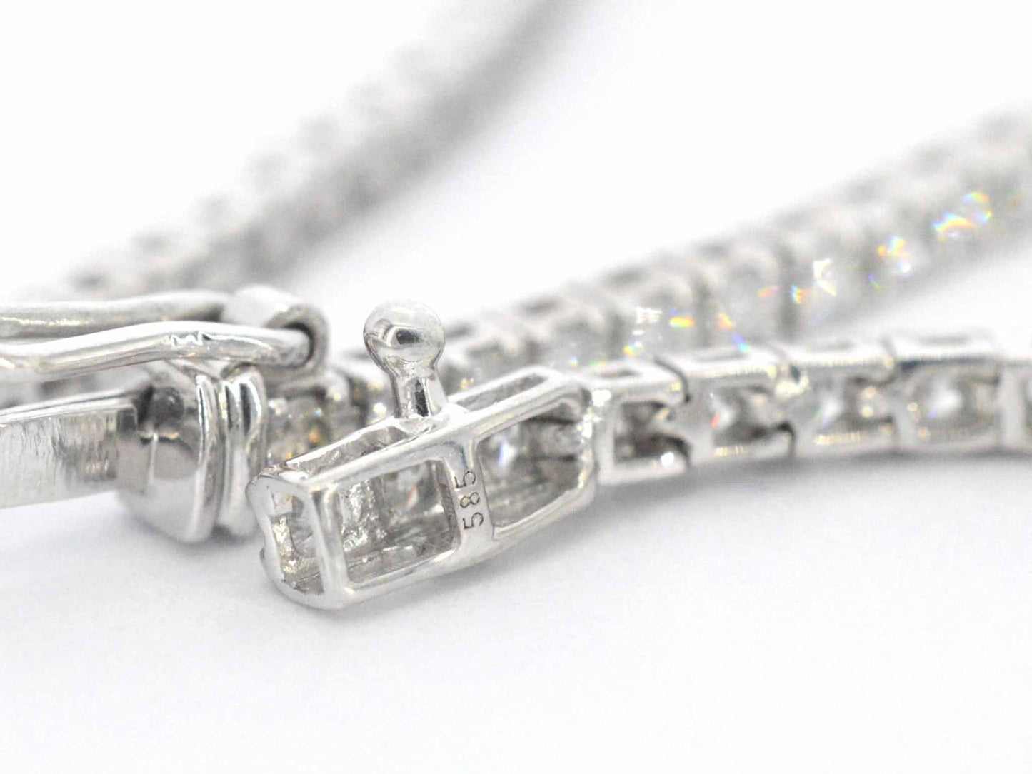 Witgouden armband met diamanten 1.20 carat