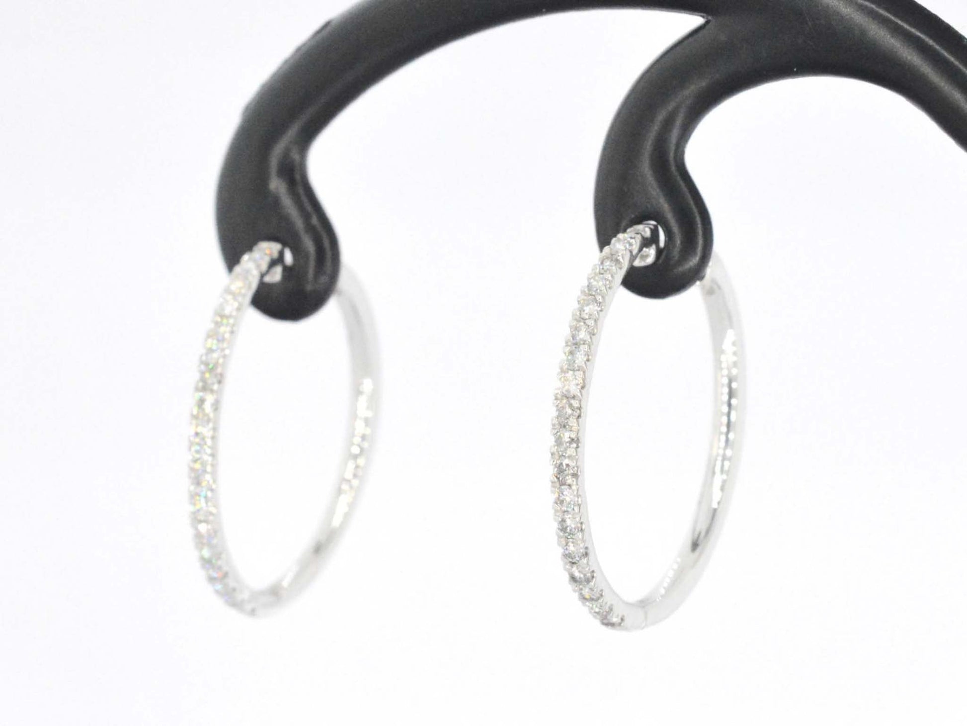 Witgouden creolen oorbellen met diamanten