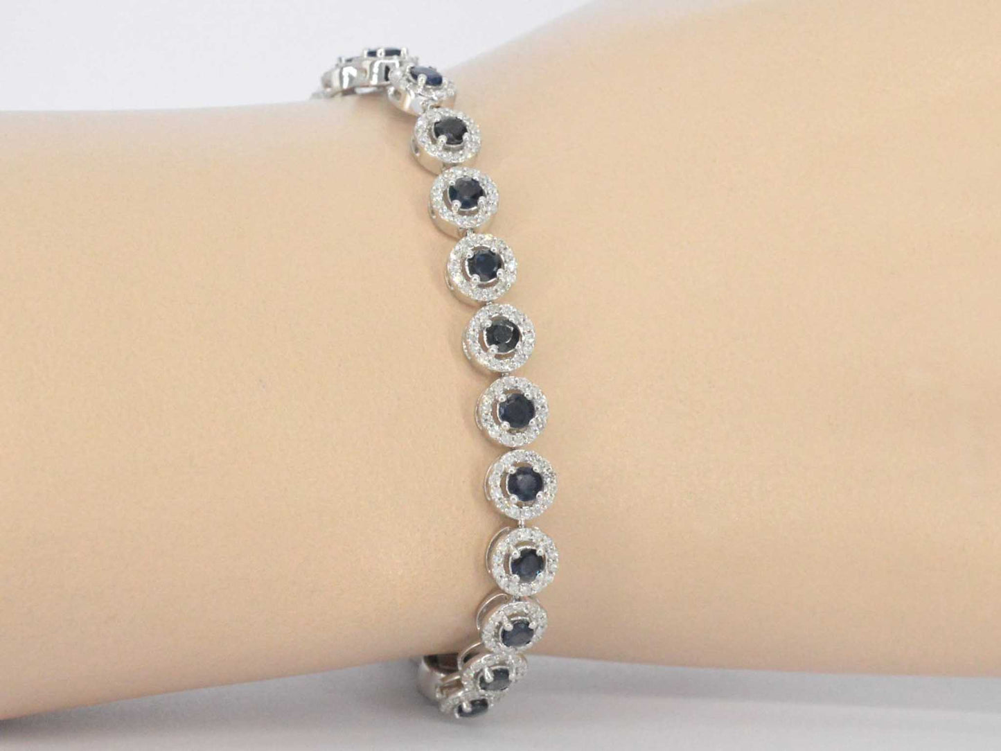 Witgouden armband met diamanten en saffieren 6.20 carat