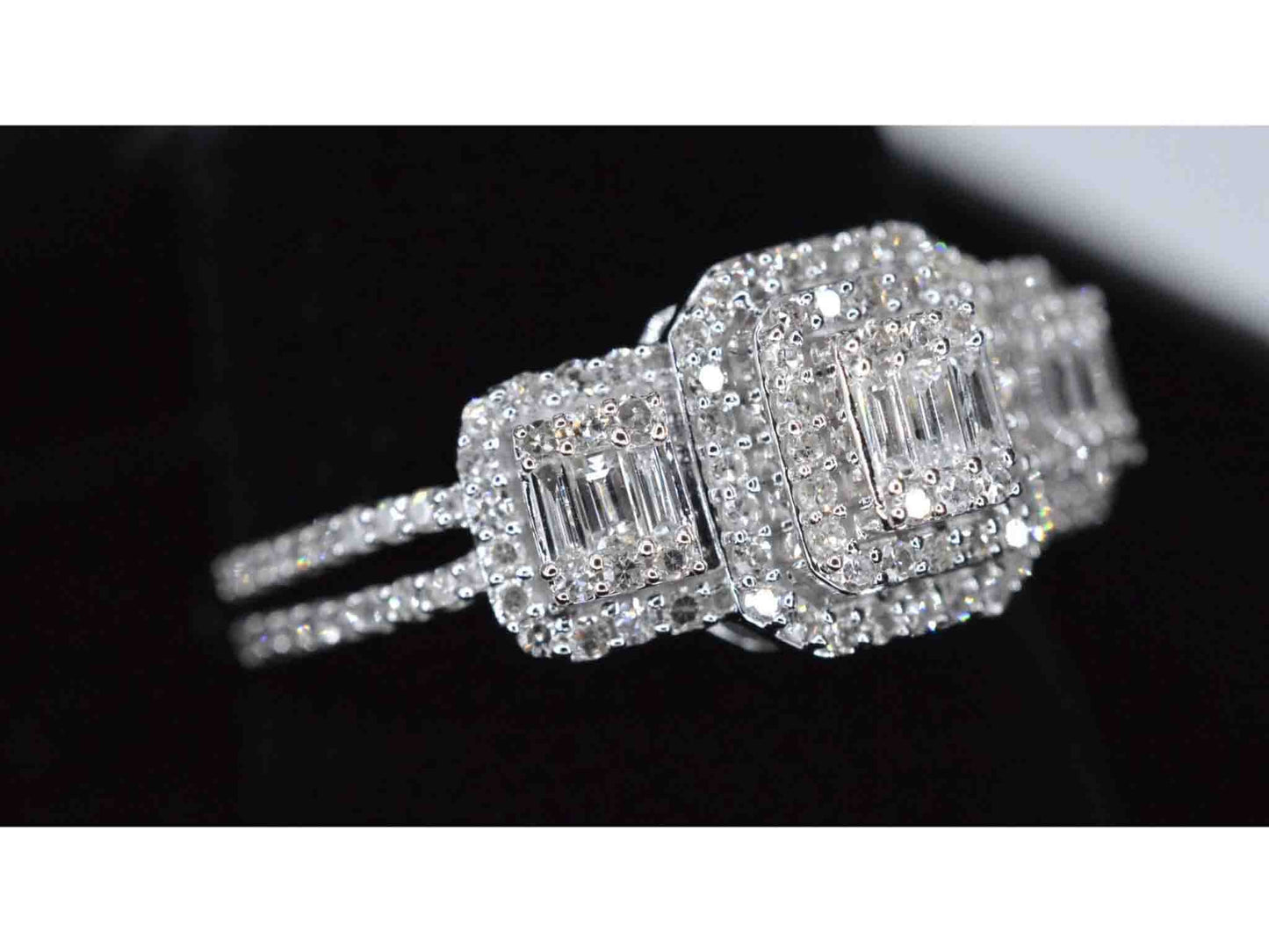 Witgouden trinity ring met diamanten