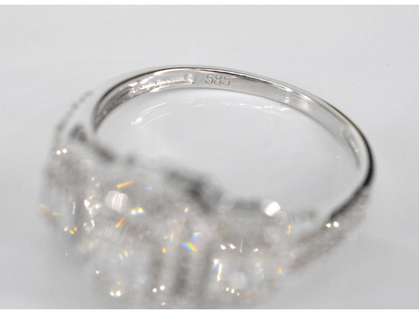 Witgouden trinity ring met diamanten