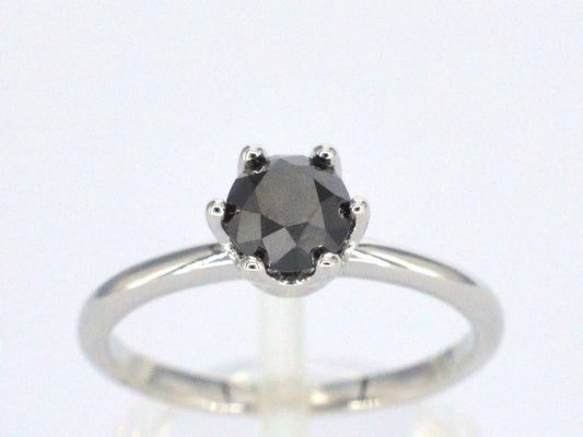 Witgouden solitaire ring met één briljant geslepen zwarte diamant