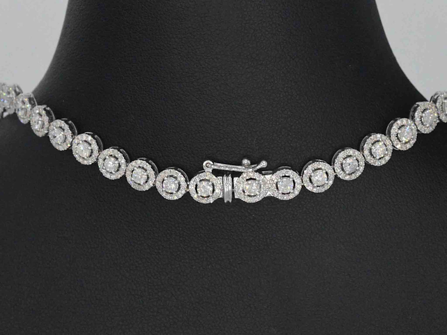 Witgouden collier volledig met diamanten 13.00 carat