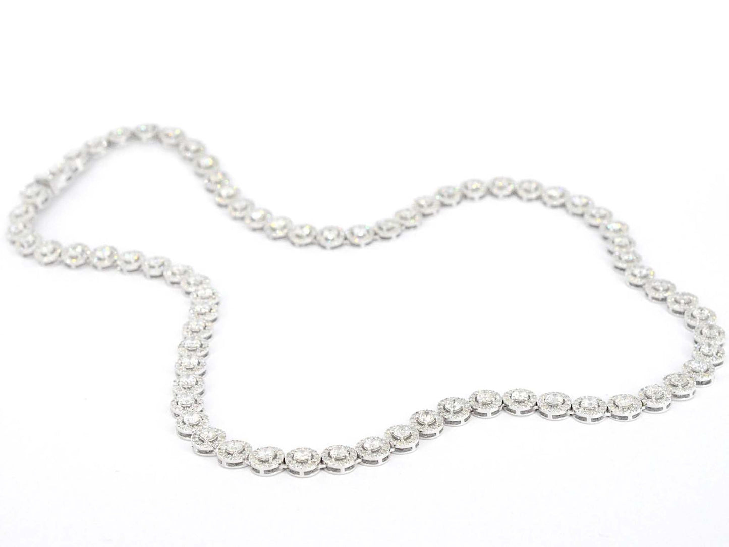 Witgouden collier volledig met diamanten 13.00 carat