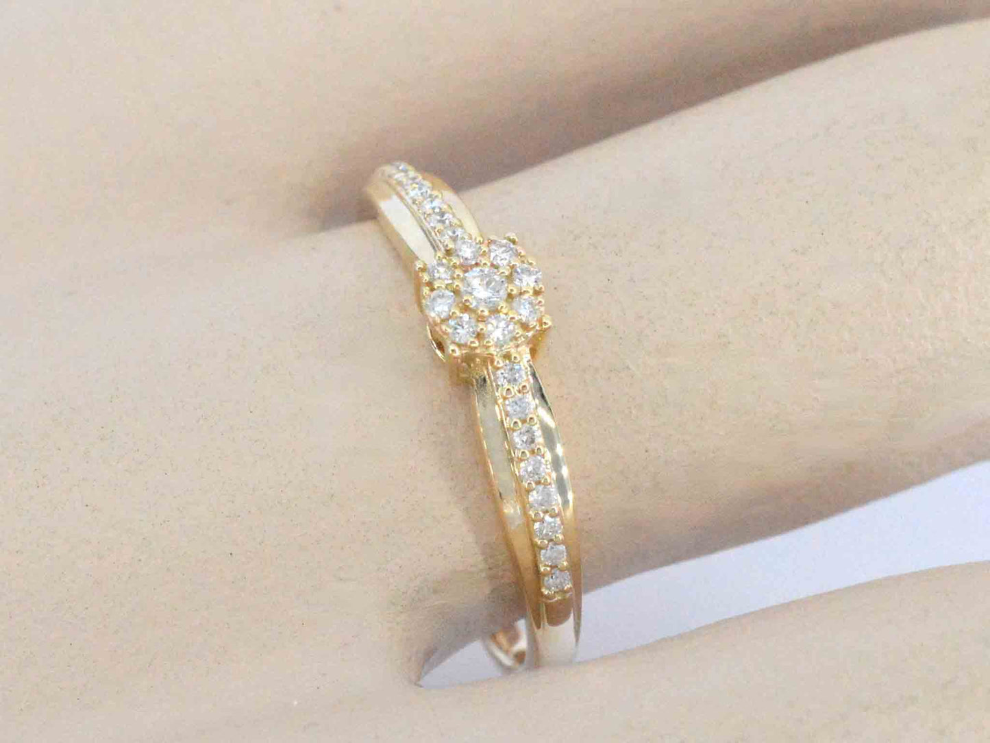 Gouden ring met diamanten