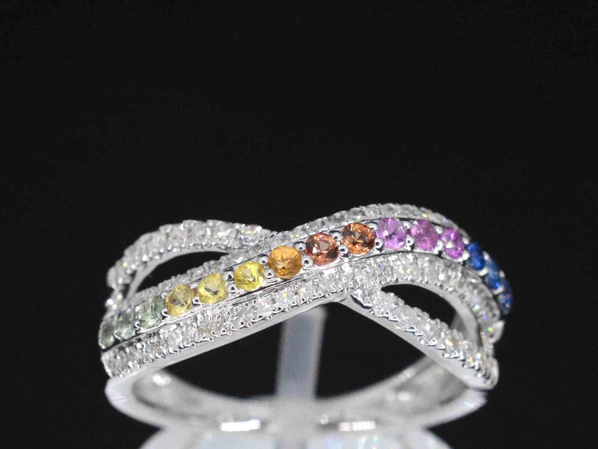 Witgouden ring met diamanten en multicolour saffieren