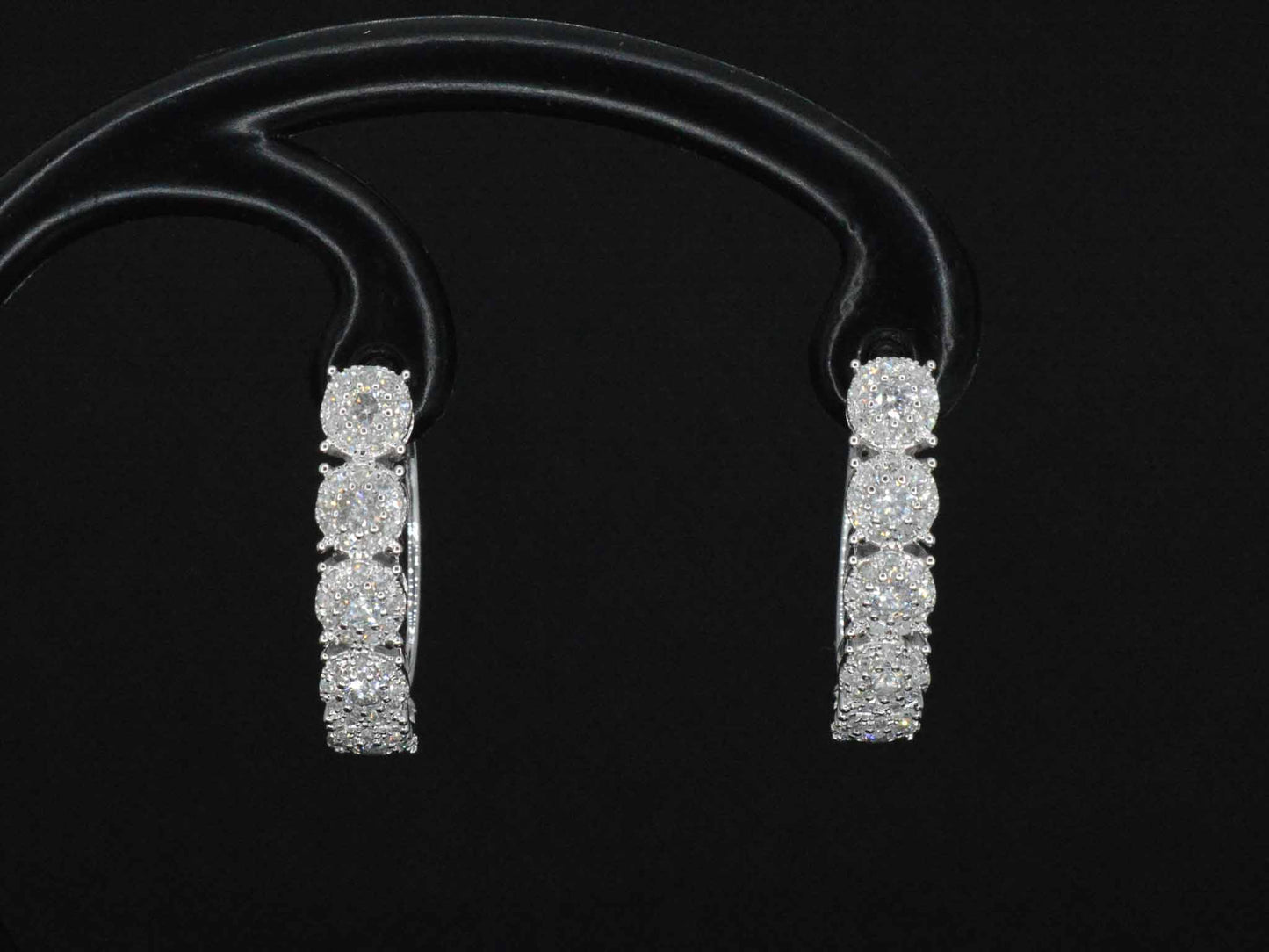 Witgouden oorbellen met diamanten