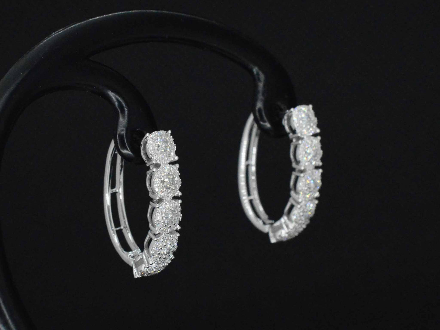Witgouden oorbellen met diamanten